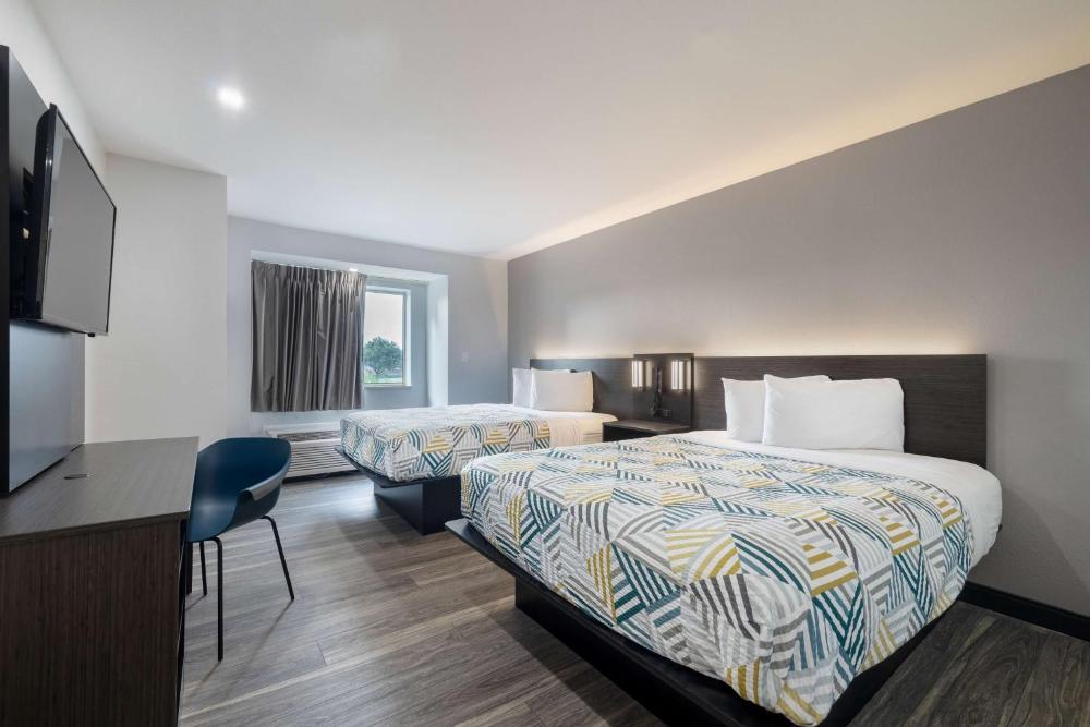 Deluxe Queen Room with Two Queen Beds interior